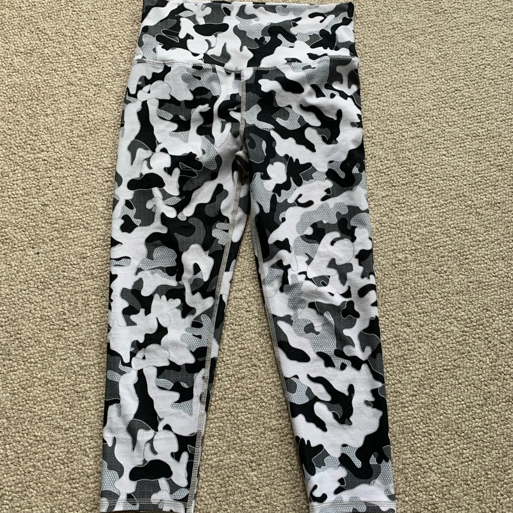 Camo Revolution Capri Leggings